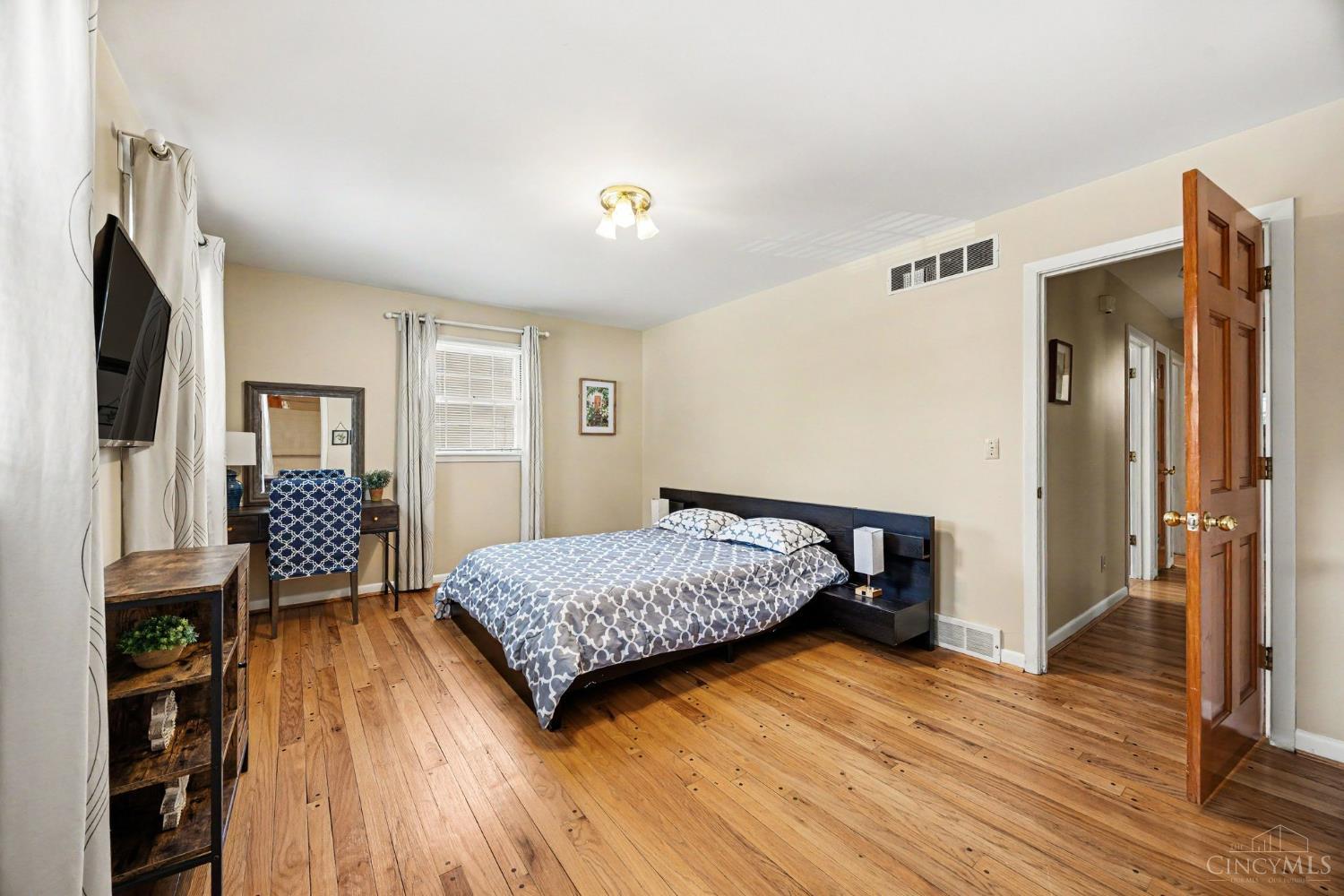 1034 Clifton Hills Avenue, Cincinnati, OH, 45220 — photo 12