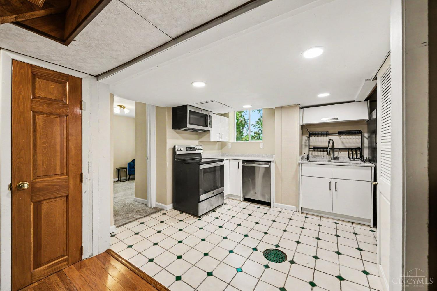 1034 Clifton Hills Avenue, Cincinnati, OH, 45220 — photo 24