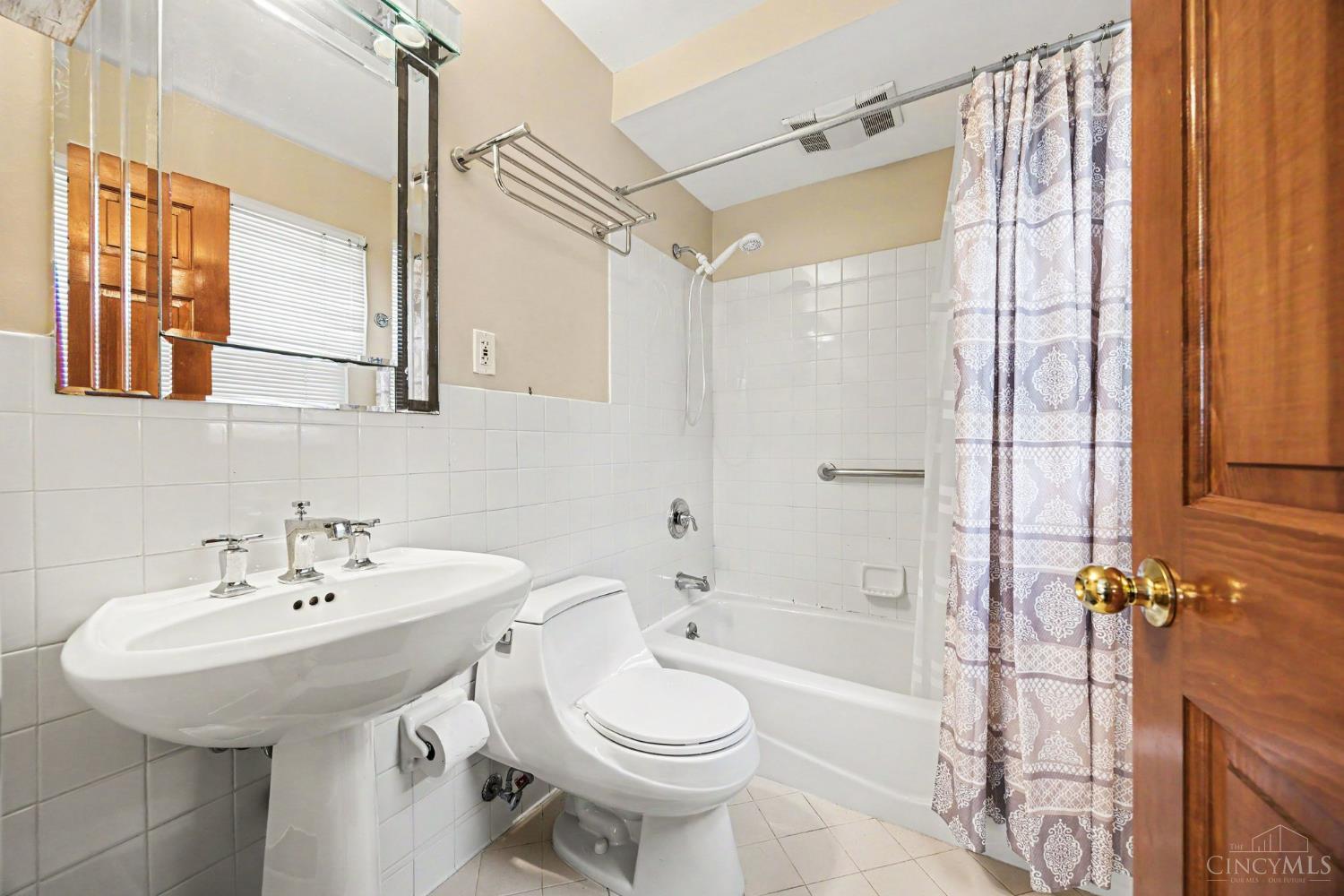 1034 Clifton Hills Avenue, Cincinnati, OH, 45220 — photo 14