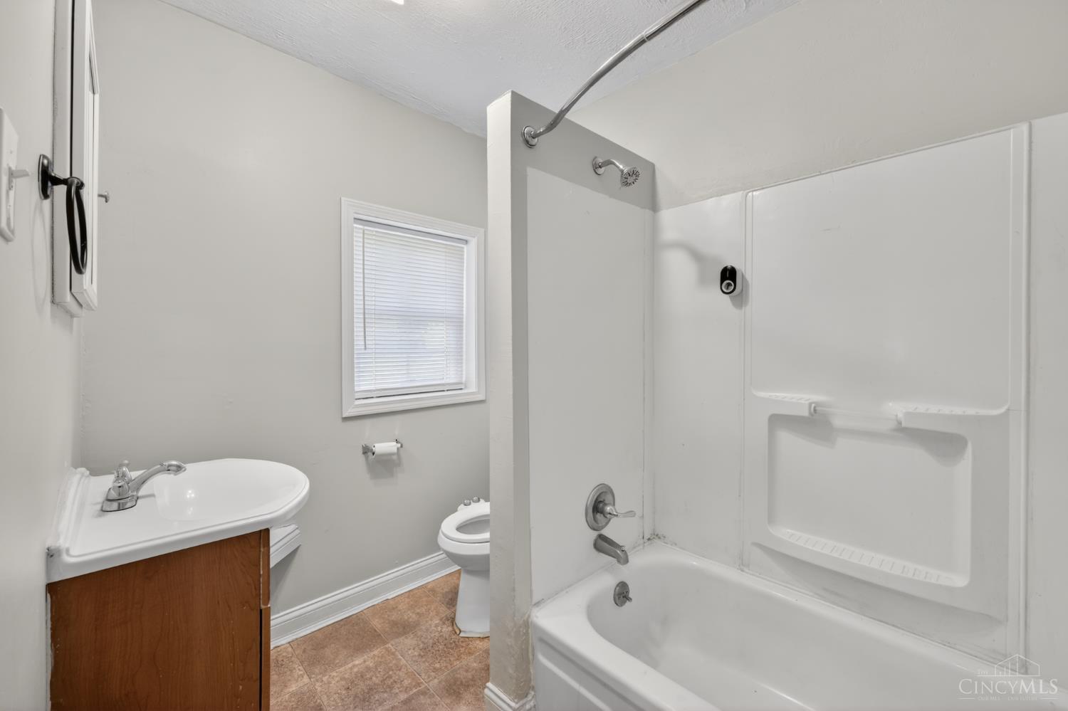 3718 Standish Avenue, Cincinnati, OH, 45213 — photo 27