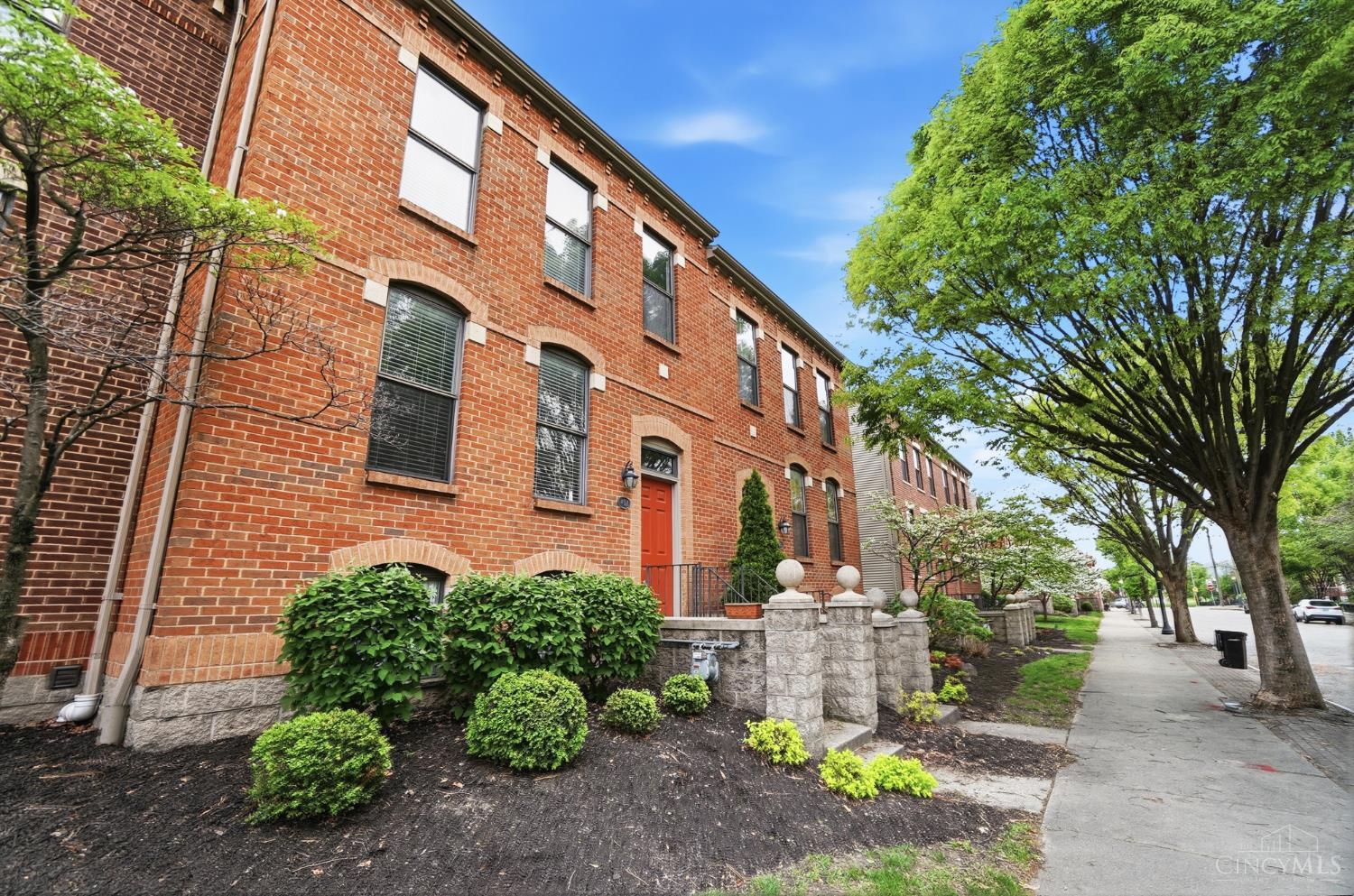 Homes for sale in Cincinnati, OH | 407 Elizabeth St, Cincinnati, OH 45203 | MLS# 1882794
