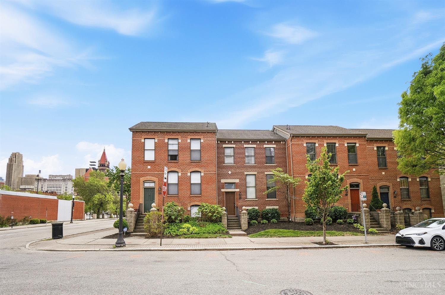 Homes for sale in Cincinnati, OH | 407 Elizabeth St, Cincinnati, OH 45203 | MLS# 1882794