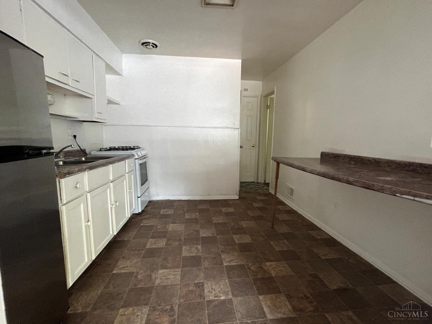 128 Clinton Springs Avenue, Cincinnati, OH, 45217 — photo 6