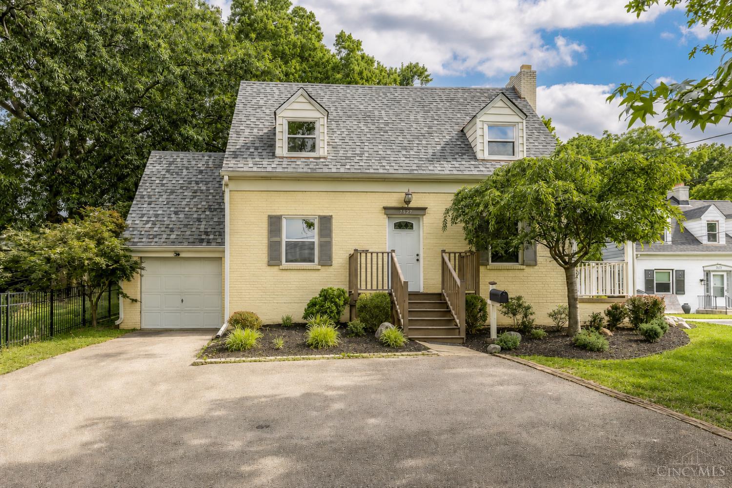 7527 Montgomery Road, Sycamore Twp, OH, 45236