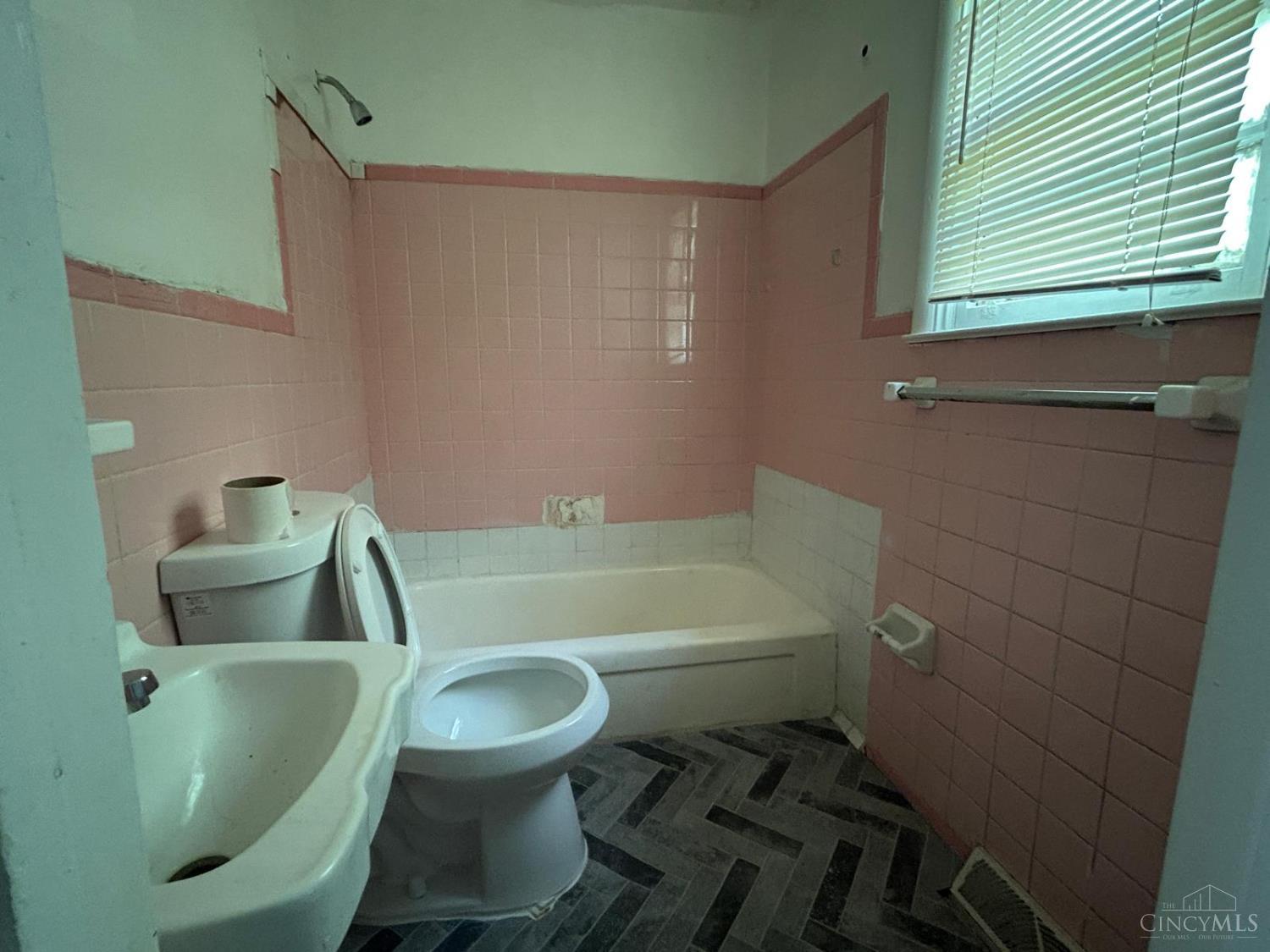 128 Clinton Springs Avenue, Cincinnati, OH, 45217 — photo 5