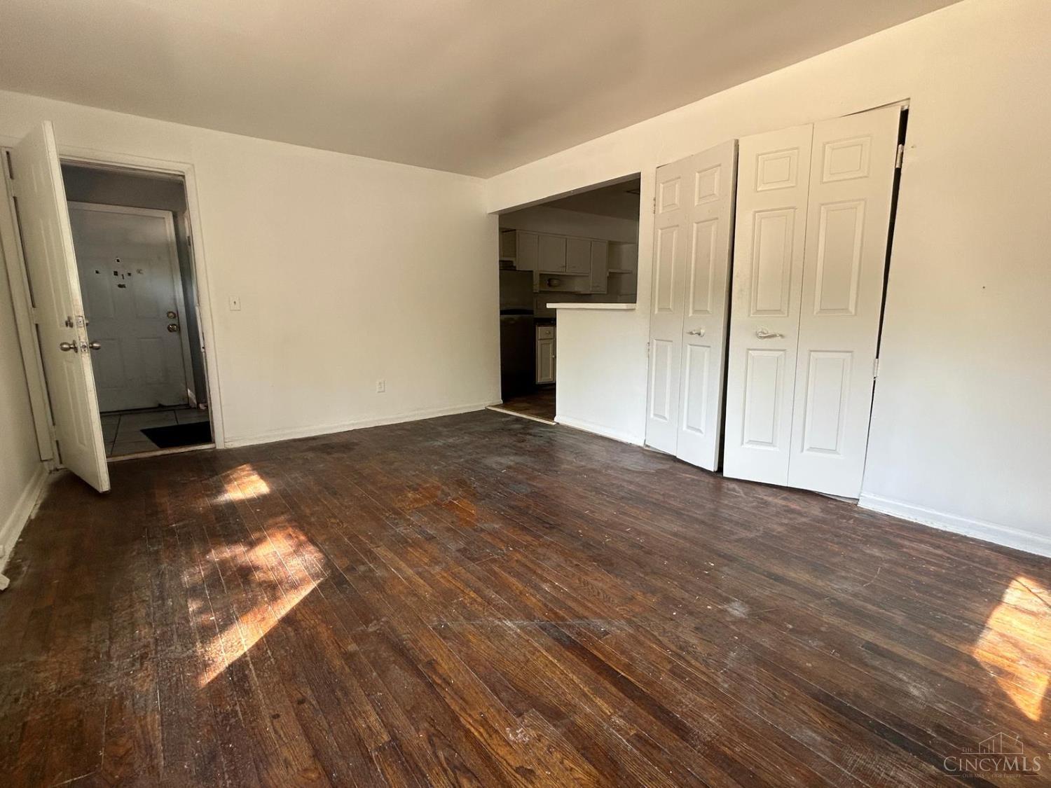 128 Clinton Springs Avenue, Cincinnati, OH, 45217 — photo 8
