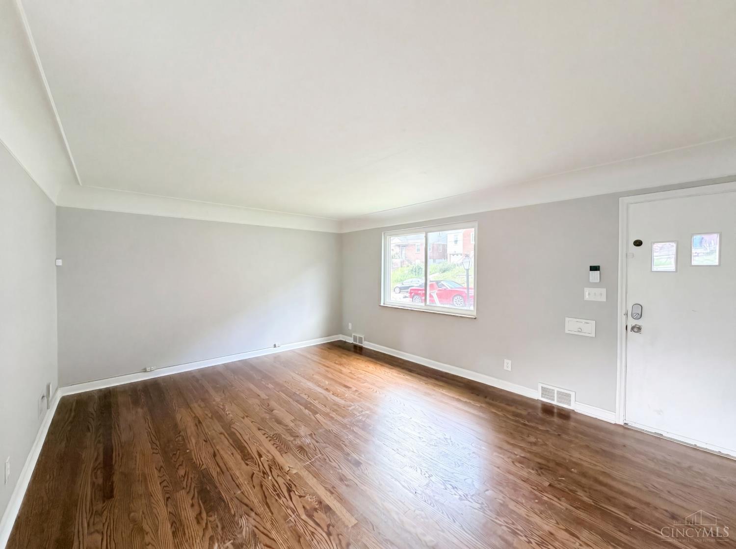 577 Lowell Avenue, Cincinnati, OH, 45220 — photo 3