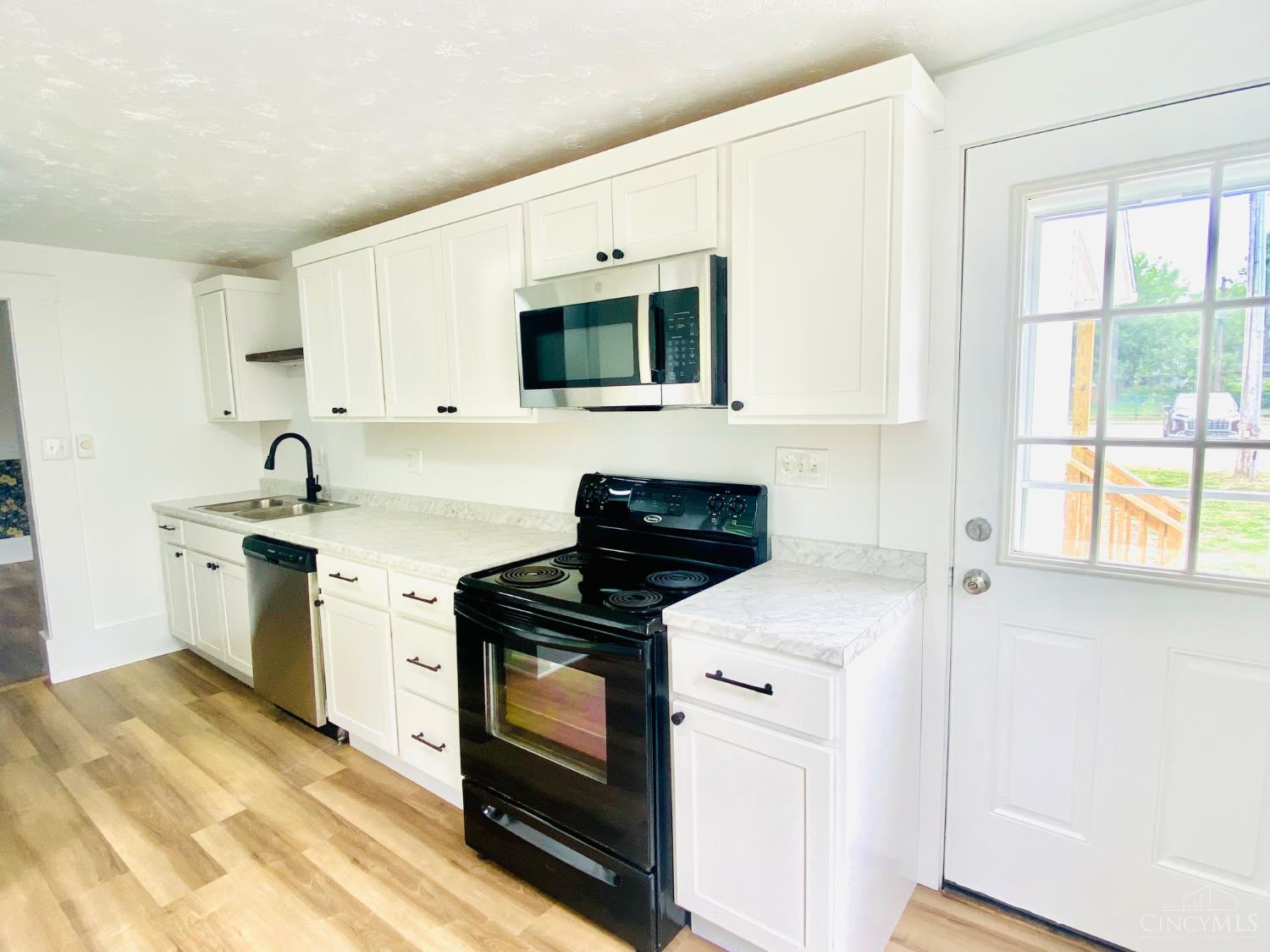 This home — photo 8