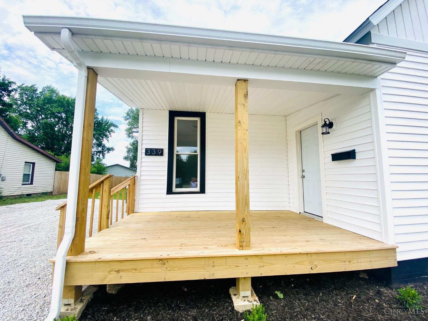 This home — photo 4