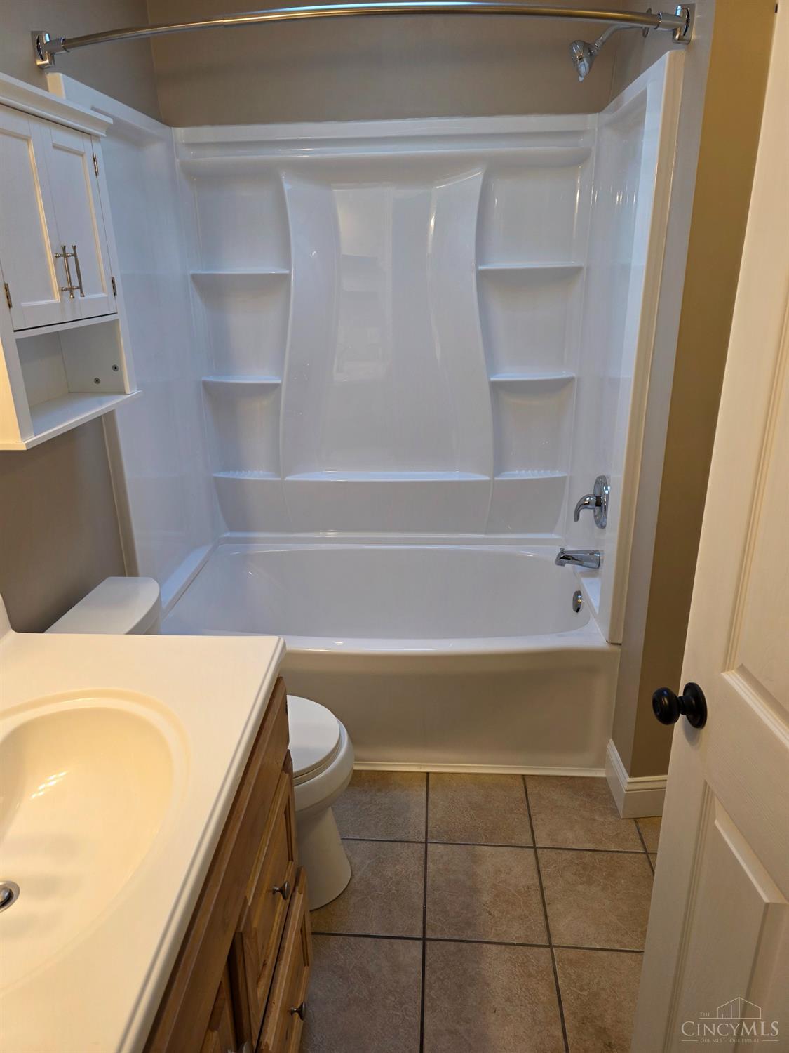 5572 Creekwood Circle, West Chester, OH, 45069 — photo 16