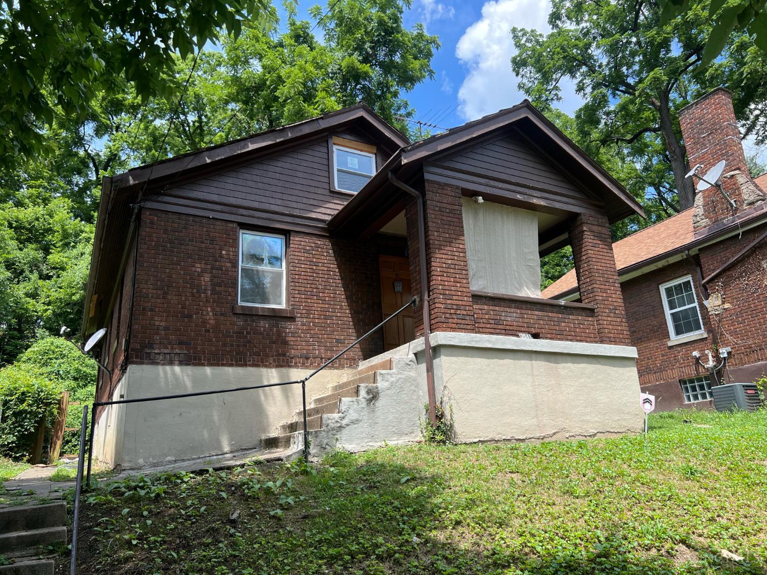 Homes for sale in Cincinnati, OH | 3541 Vinecrest, Cincinnati, OH 45220 | MLS# 1883273