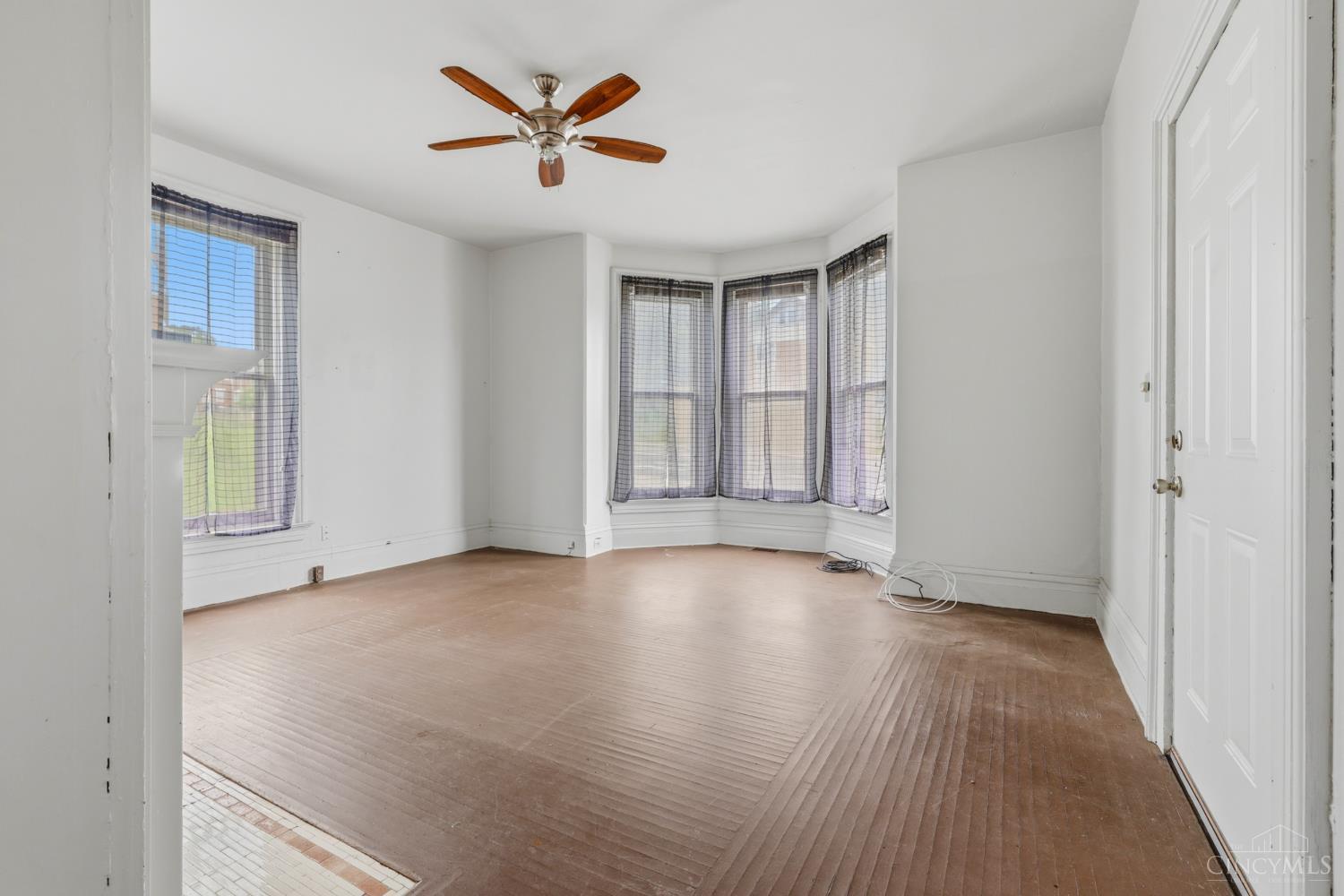 This home — photo 4
