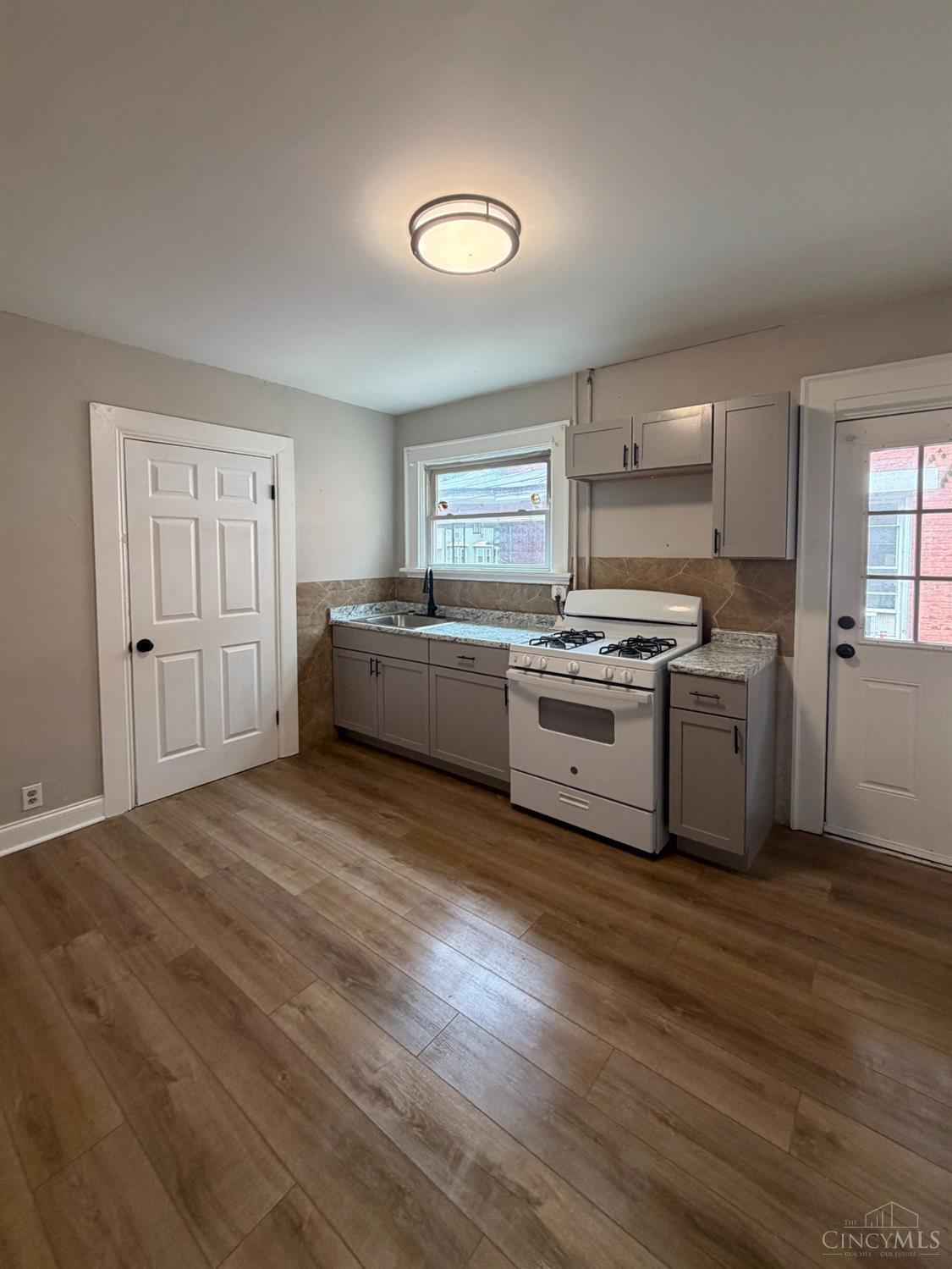 916 Elberon Avenue, Cincinnati, OH, 45205 — photo 3