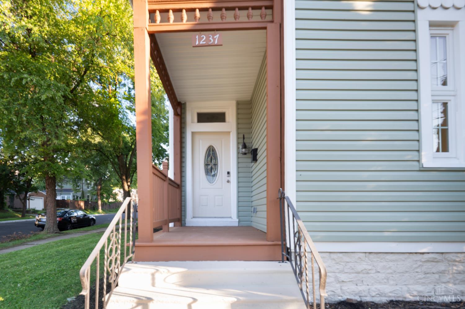 1237 Laidlaw Avenue, Cincinnati, OH, 45237 — photo 2