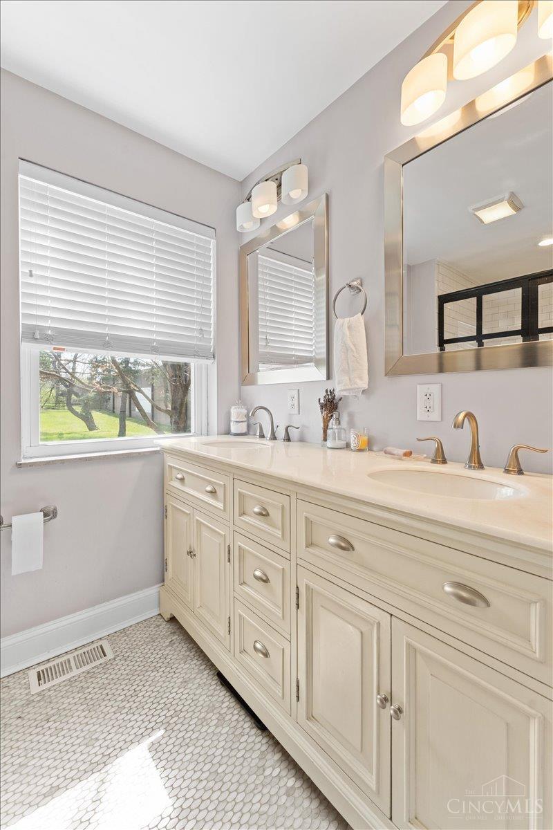 10019 Zig Zag Road, Montgomery, OH, 45242 — photo 16