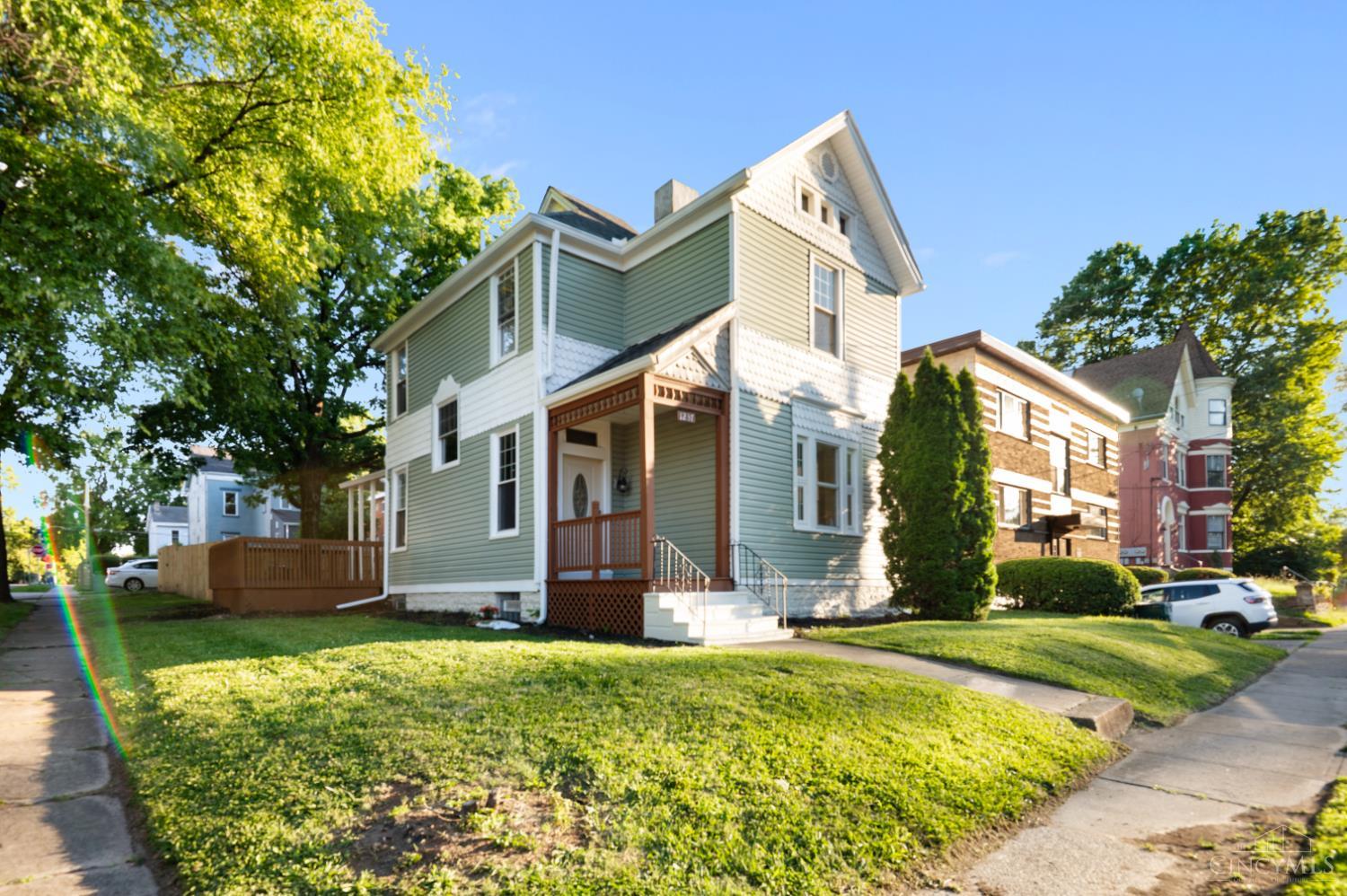 1237 Laidlaw Avenue, Cincinnati, OH, 45237