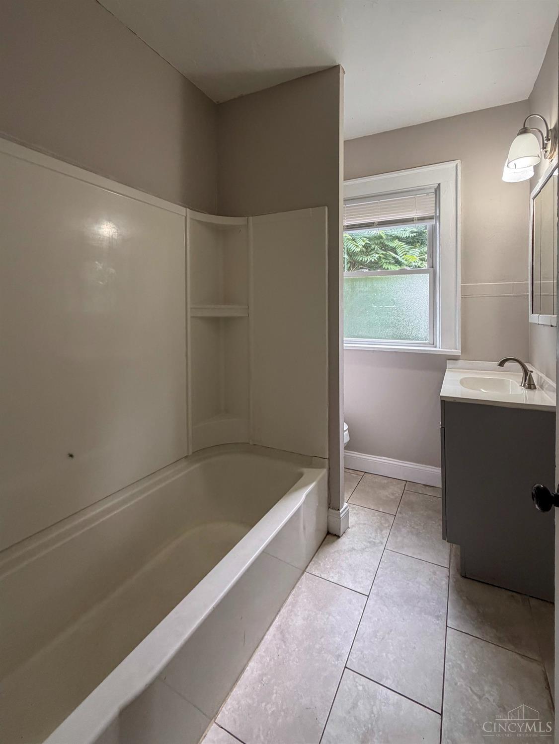 916 Elberon Avenue, Cincinnati, OH, 45205 — photo 11