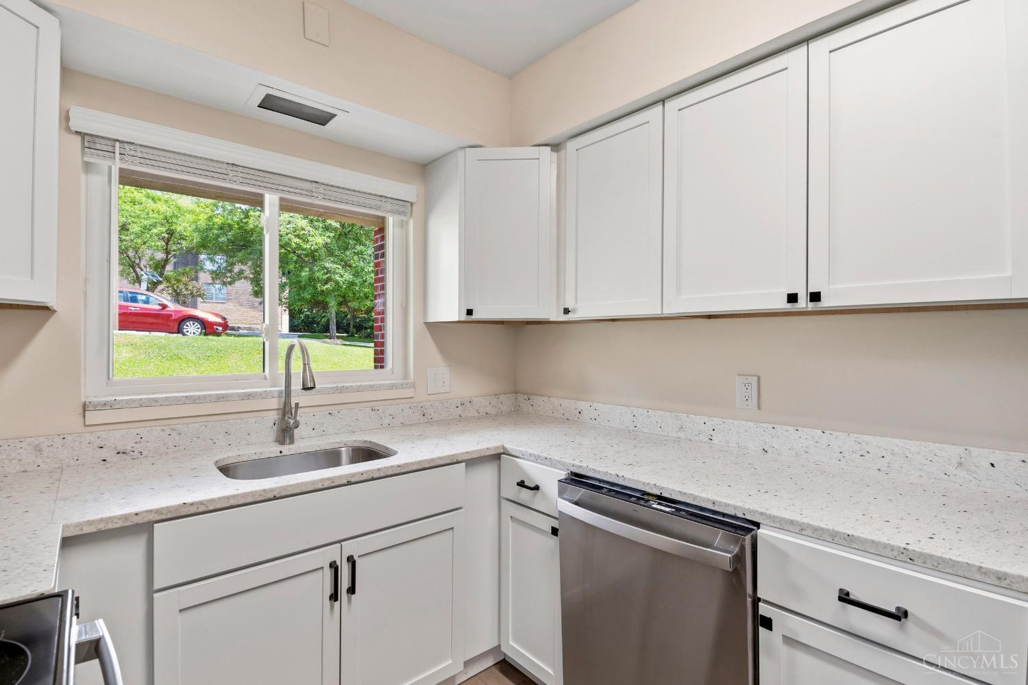 3566 Amberacres Drive #5, Cincinnati, OH, 45237 — photo 5