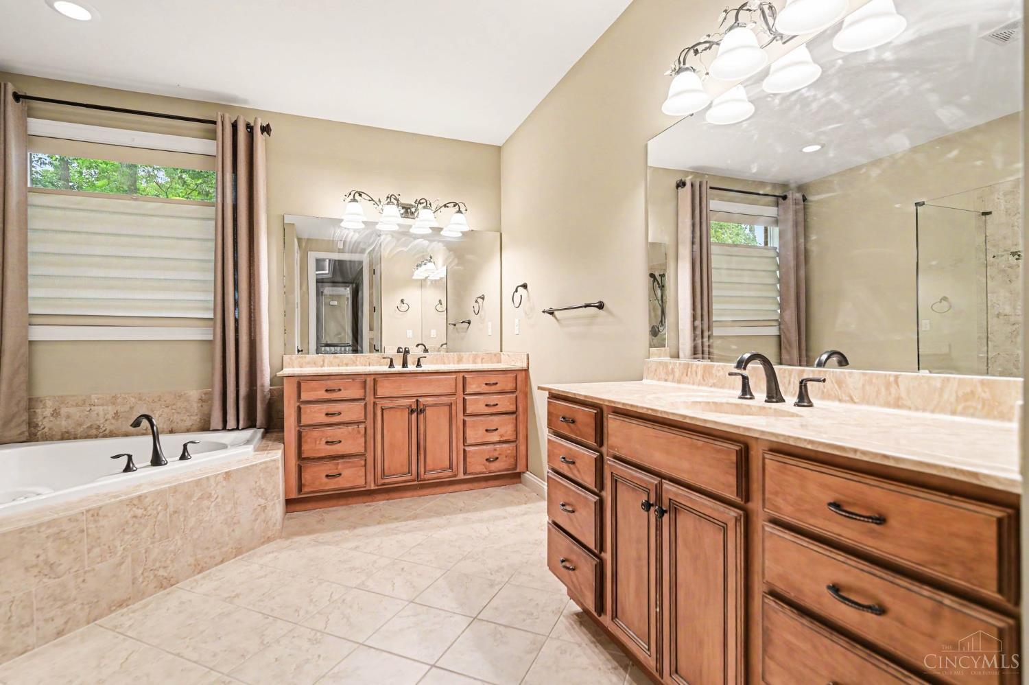 7860 Jolain Drive, Montgomery, OH, 45242