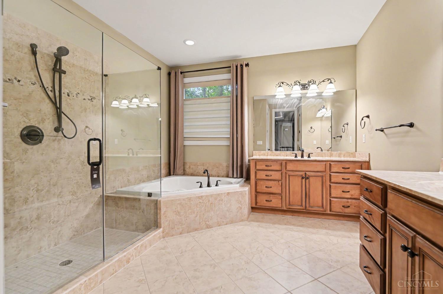 7860 Jolain Drive, Montgomery, OH, 45242