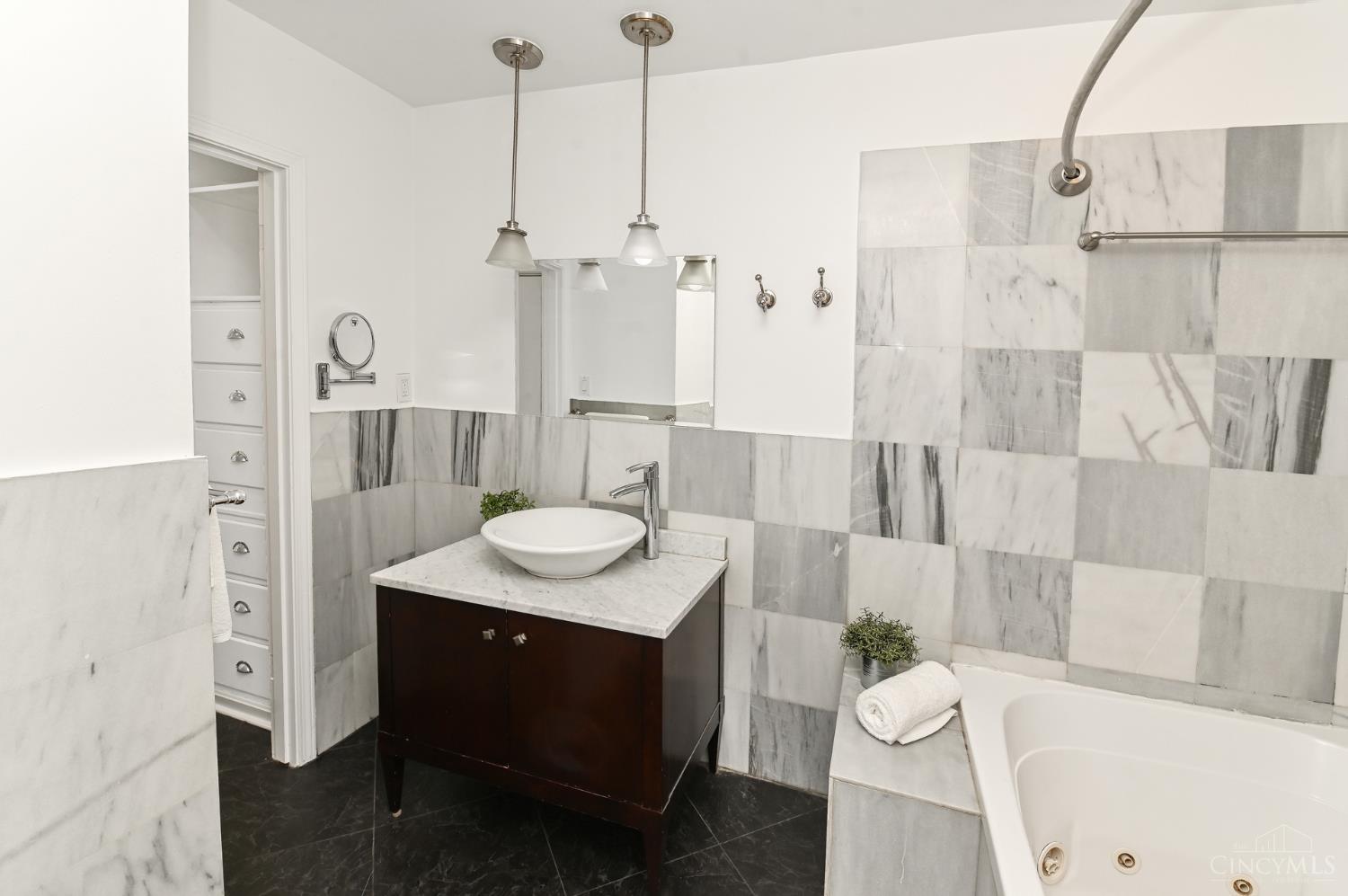 854 Rue De La Paix #B1, Cincinnati, OH, 45220 — photo 27