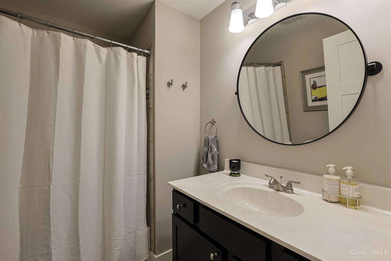 211 Hilltop Lane, Wyoming, OH, 45215 — photo 36
