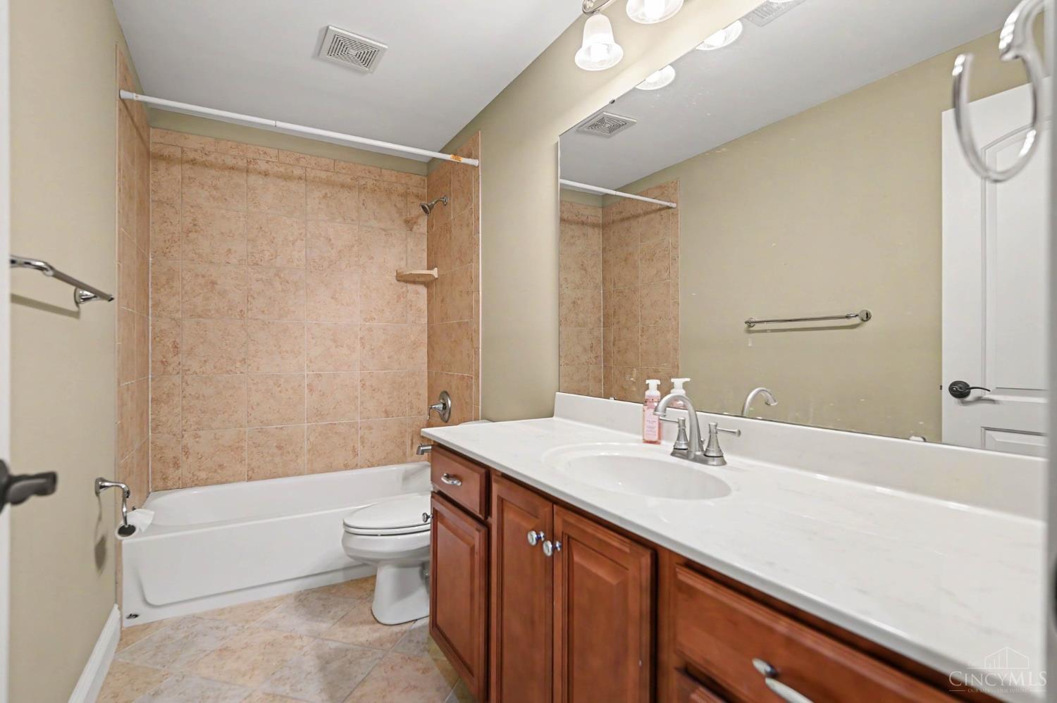 7860 Jolain Drive, Montgomery, OH, 45242