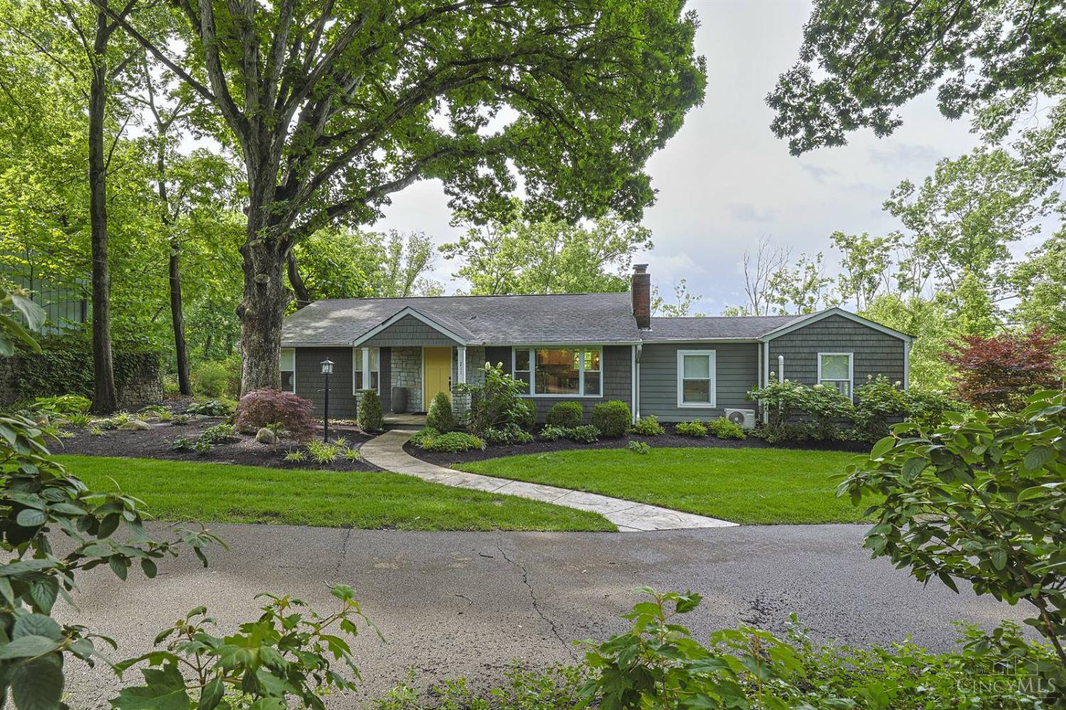 211 Hilltop Lane, Wyoming, OH, 45215 — photo 2