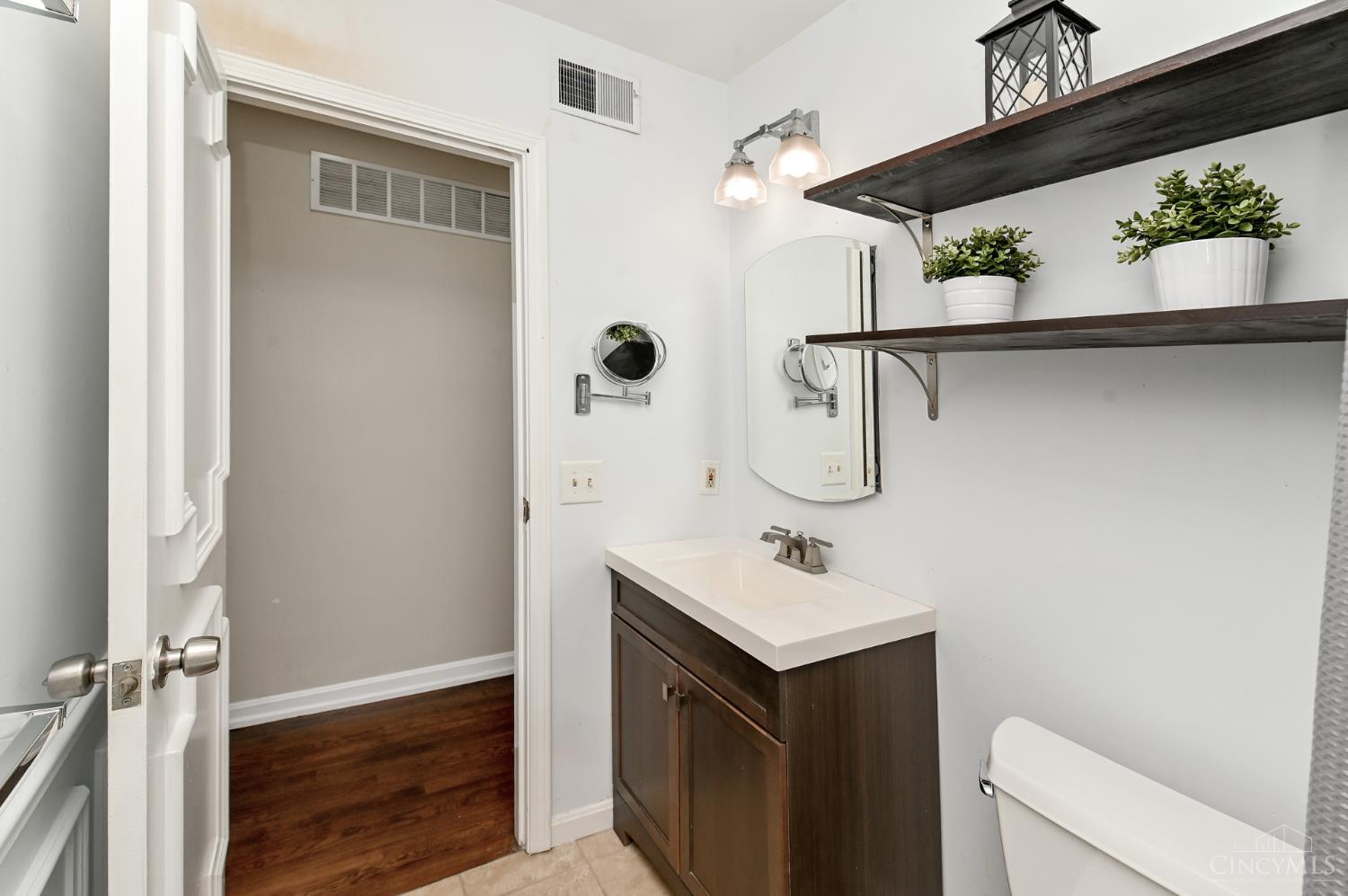 854 Rue De La Paix #B1, Cincinnati, OH, 45220 — photo 21
