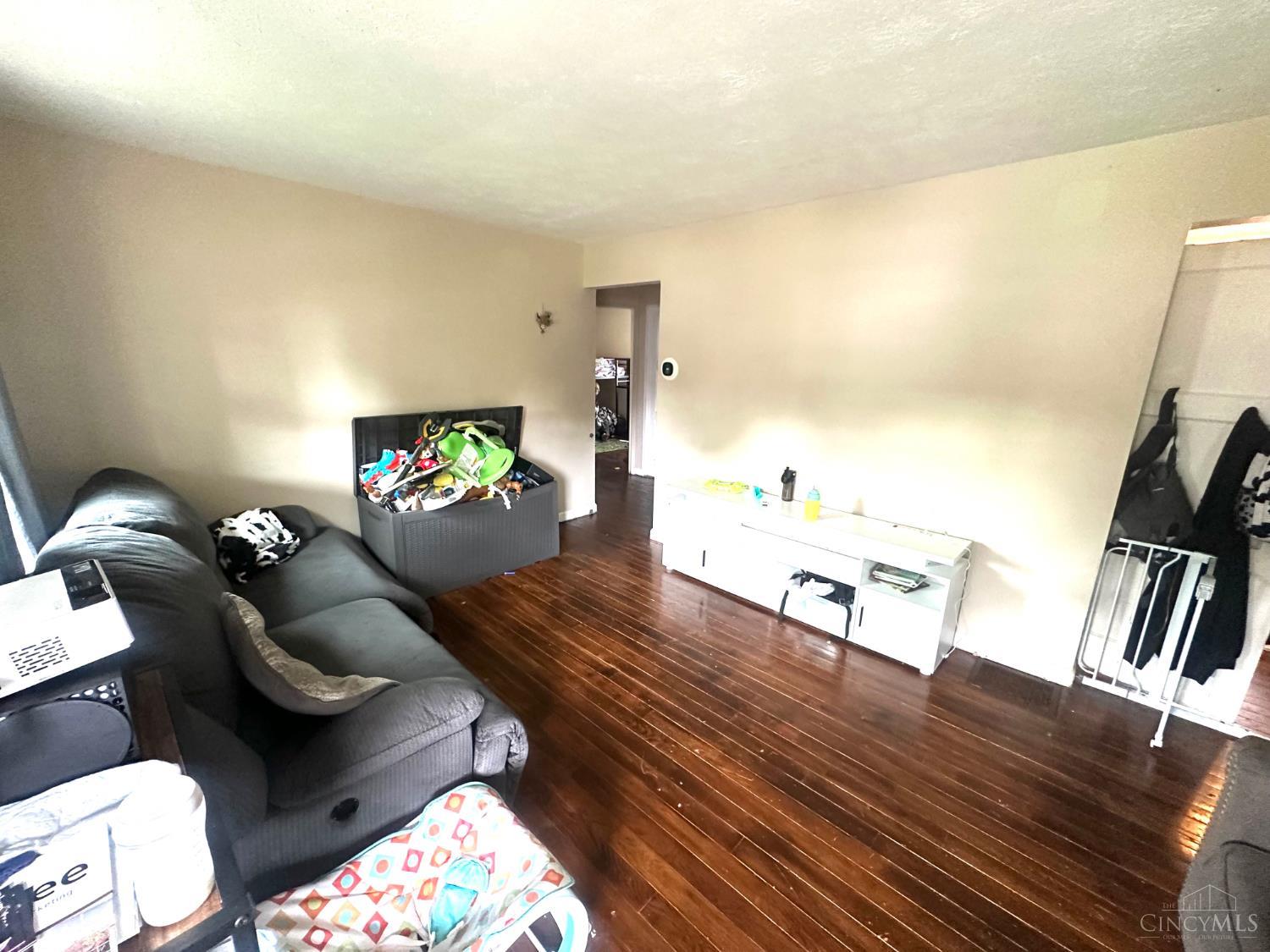 5578 Clearview Avenue, Green Twp, OH, 45248 — photo 2