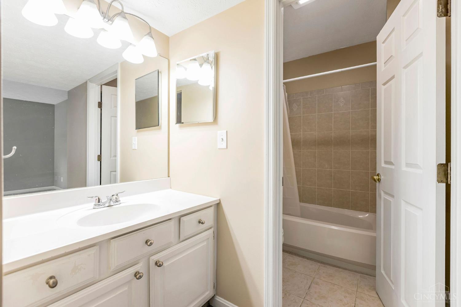 10555 Montgomery Road #77, Montgomery, OH, 45242 — photo 37