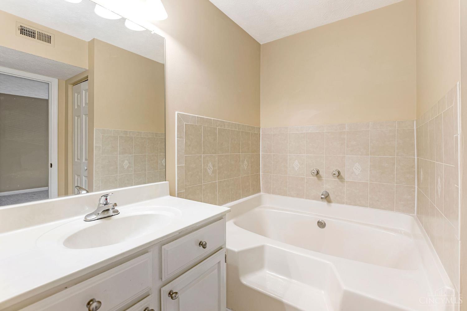 10555 Montgomery Road #77, Montgomery, OH, 45242 — photo 10