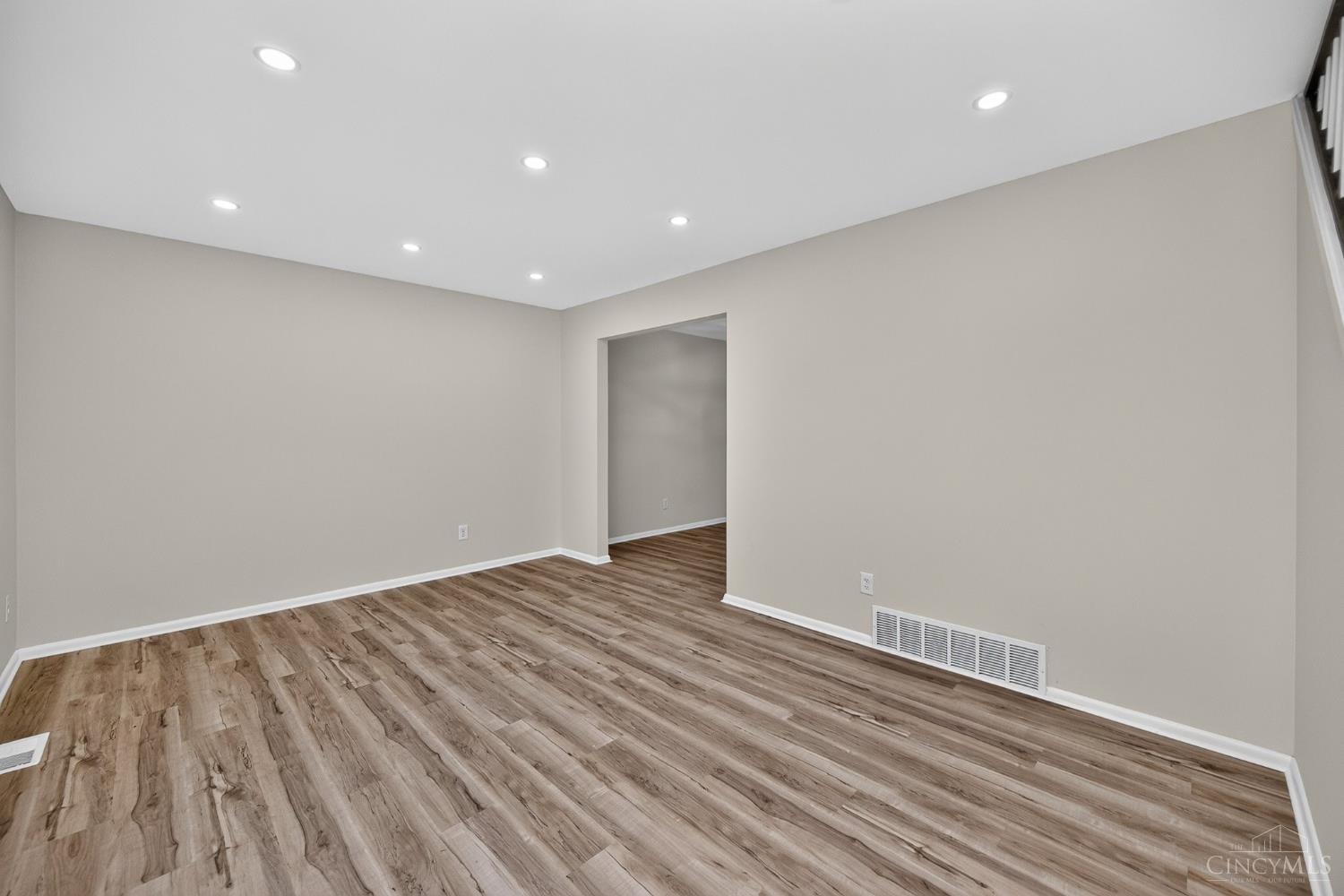 932 Glasgow Drive, Forest Park, OH, 45240 — photo 5