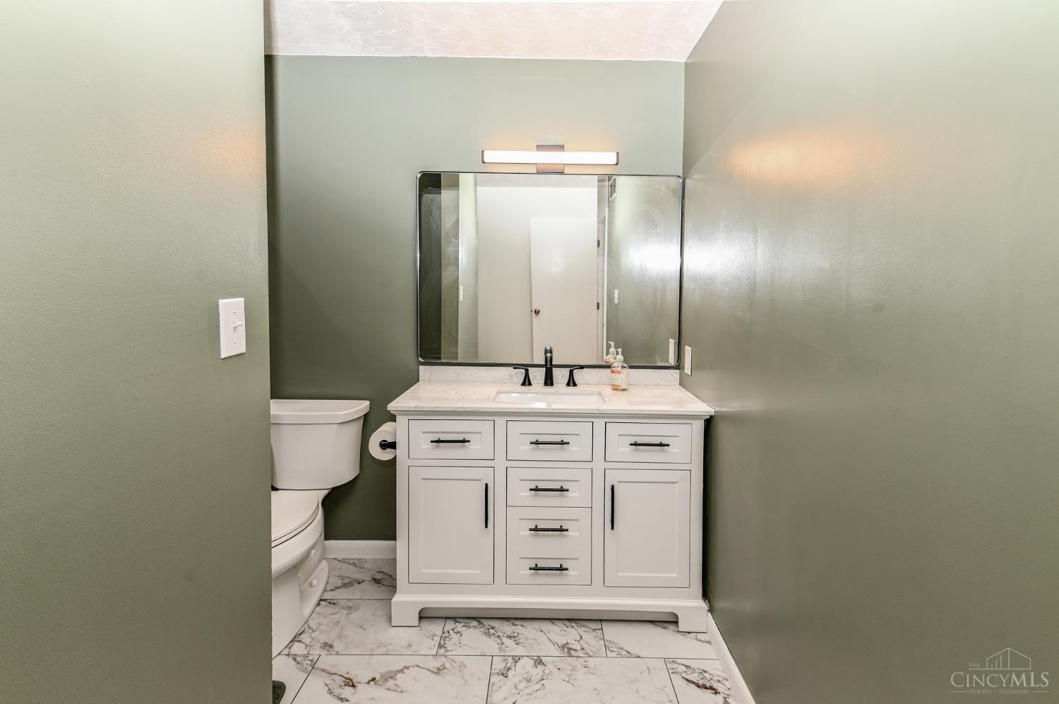 9964 Timbers Drive, Blue Ash, OH, 45242 — photo 25