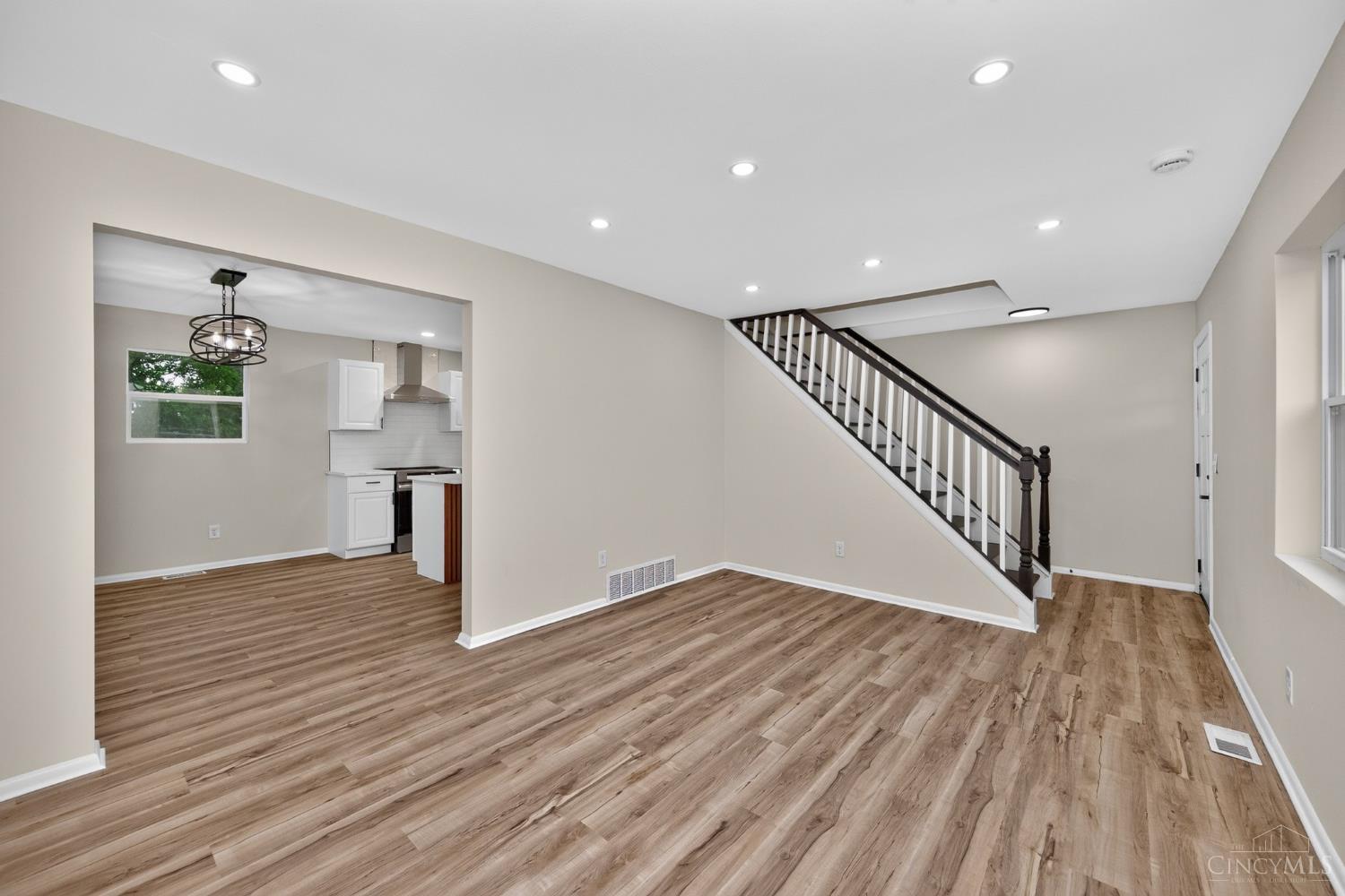 932 Glasgow Drive, Forest Park, OH, 45240 — photo 6
