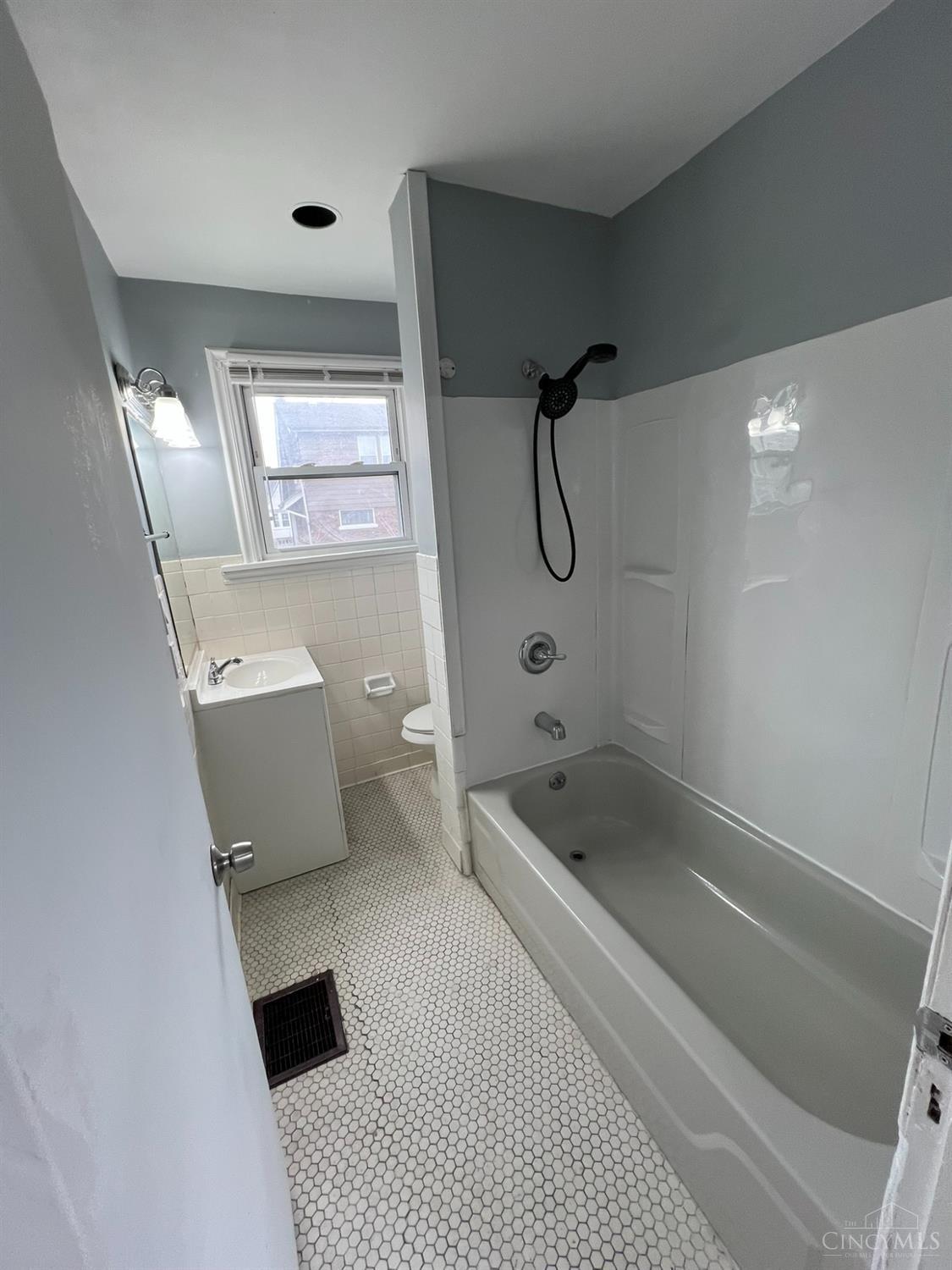 451 Lloyd Place, Cincinnati, OH, 45219 — photo 15