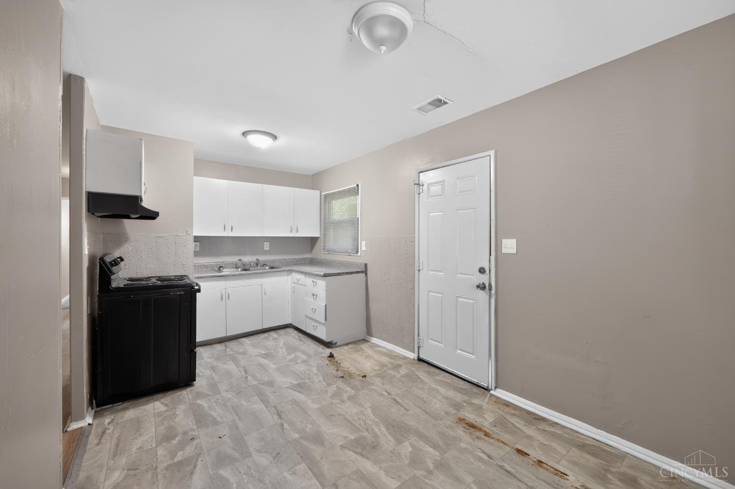 1739 Monterey Court, Cincinnati, OH, 45223 — photo 13