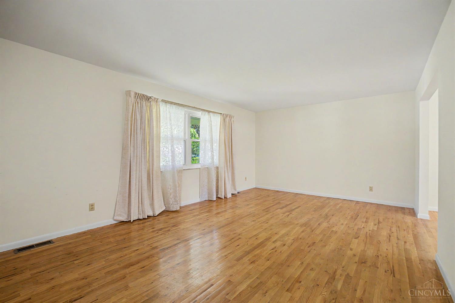 1690 Yellowglen Drive, Anderson Twp, OH, 45255 — photo 9