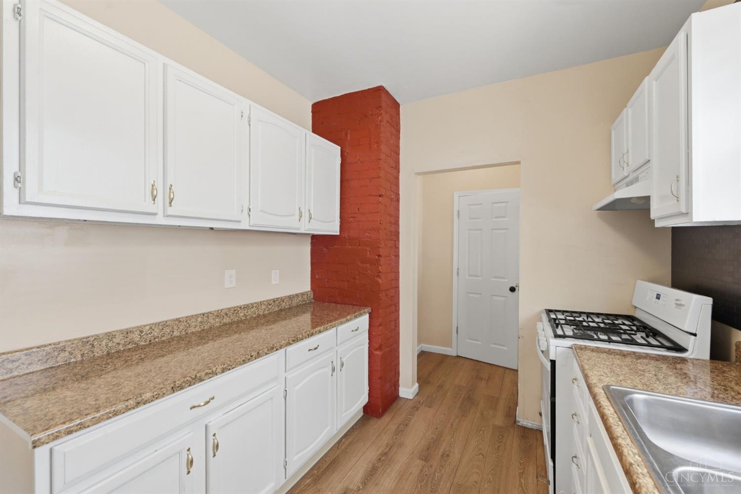 3329 Hackberry Street, Cincinnati, OH, 45207 — photo 4