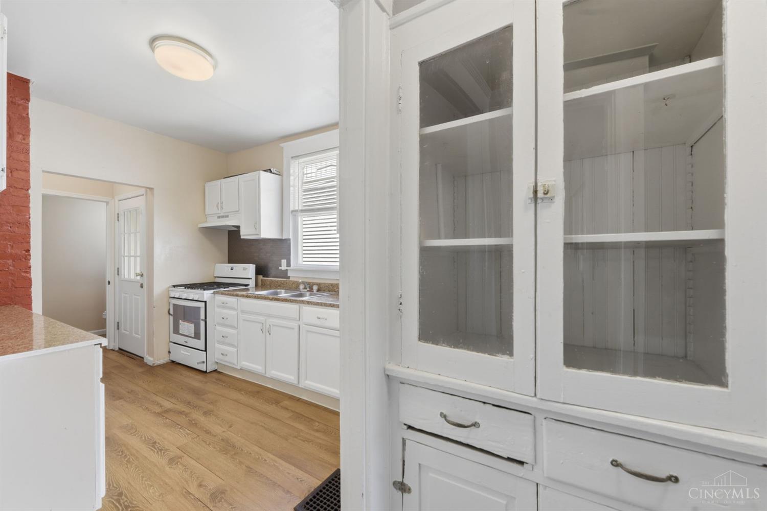 3329 Hackberry Street, Cincinnati, OH, 45207 — photo 6