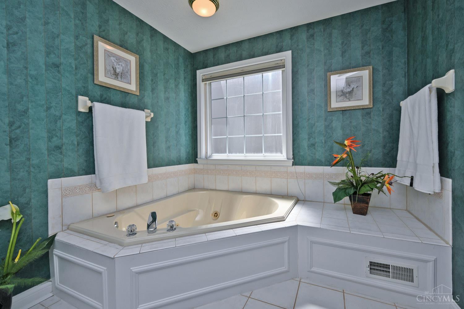 8552 Deerway Drive, Sycamore Twp, OH, 45236 — photo 33