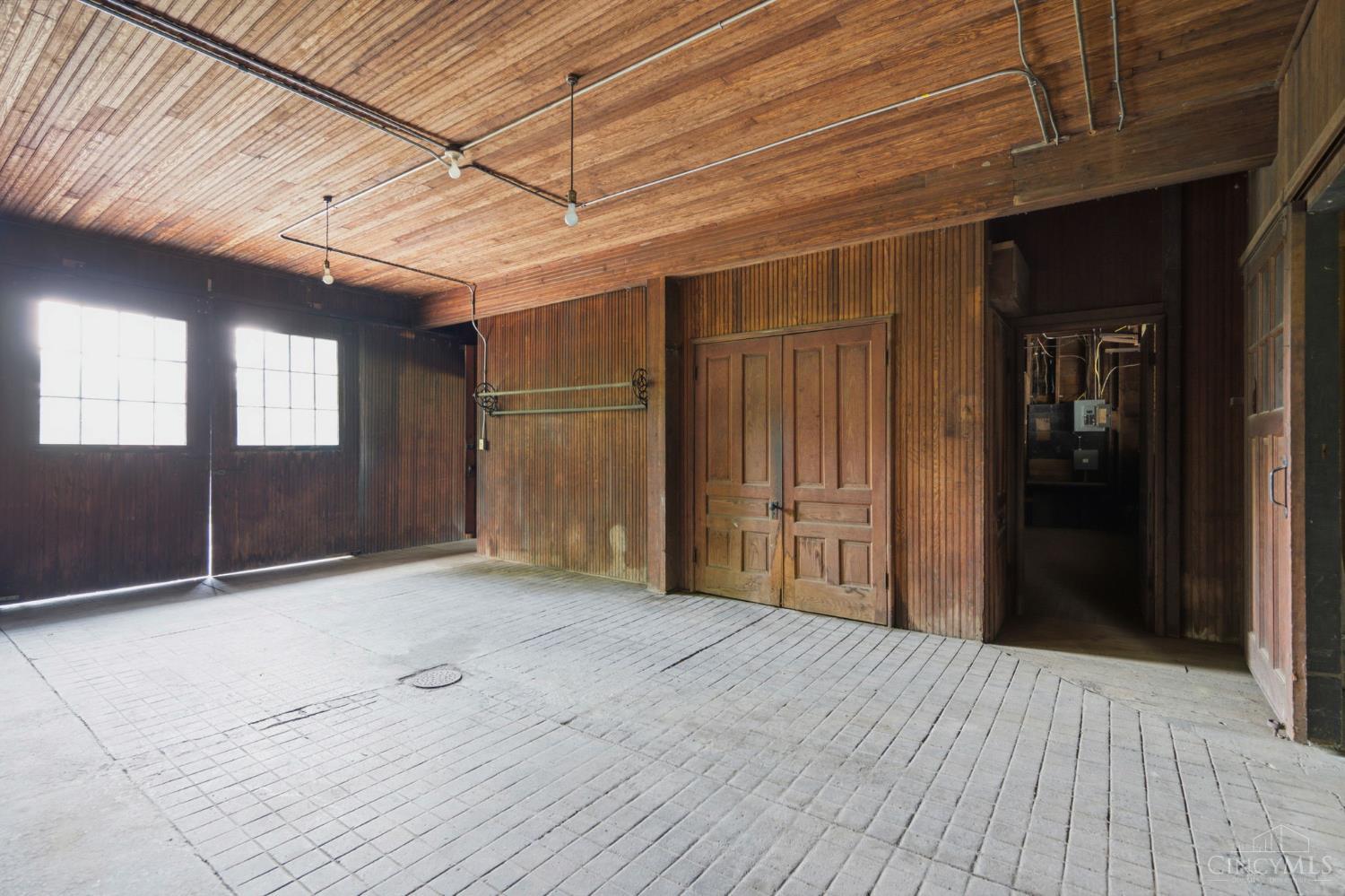 353 Oliver Road, Wyoming, OH, 45215 — photo 17