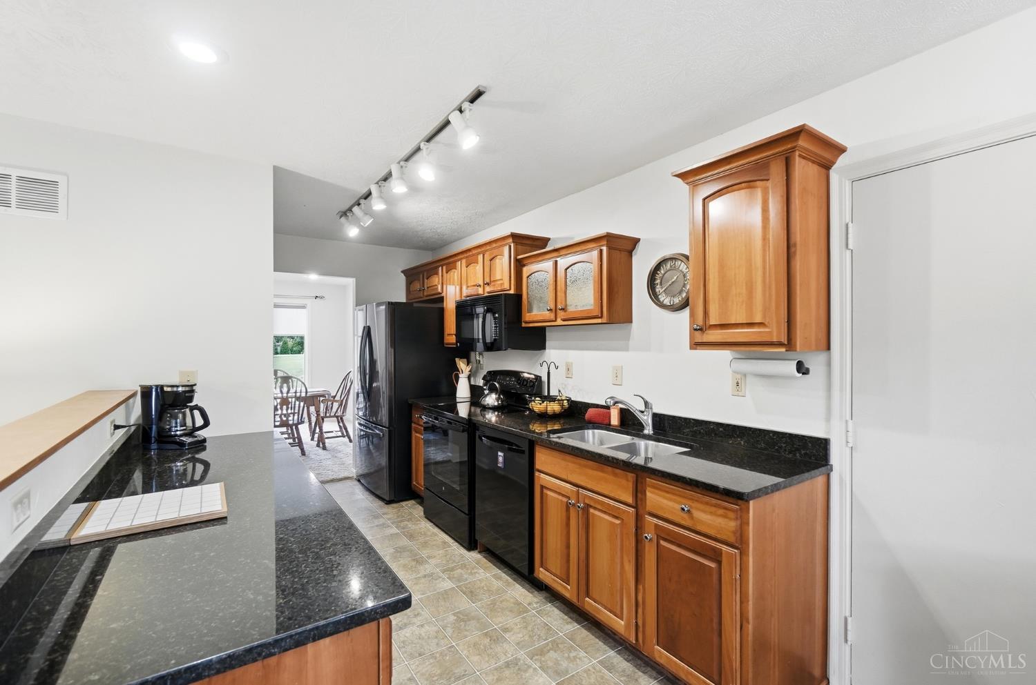 1460 Ebenezer Road, Green Twp, OH, 45233 — photo 12