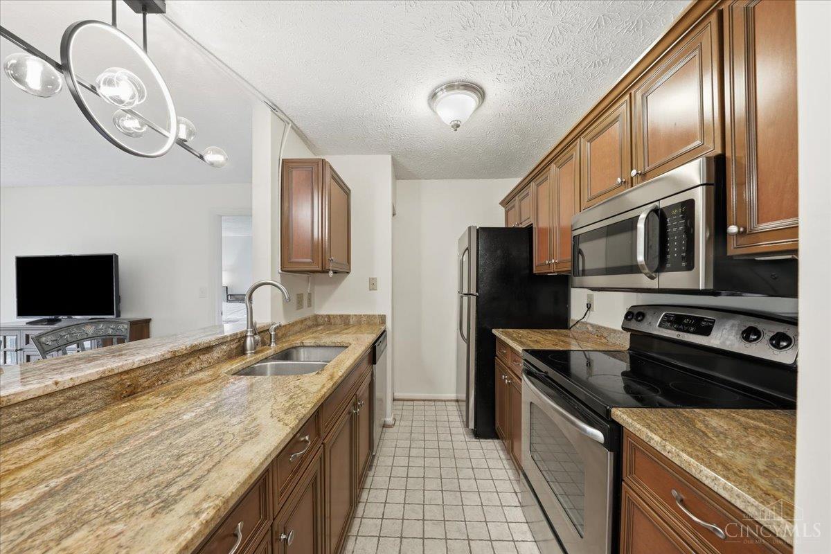 5983 Meadowcreek Drive #4, Milford, OH, 45150 — photo 12