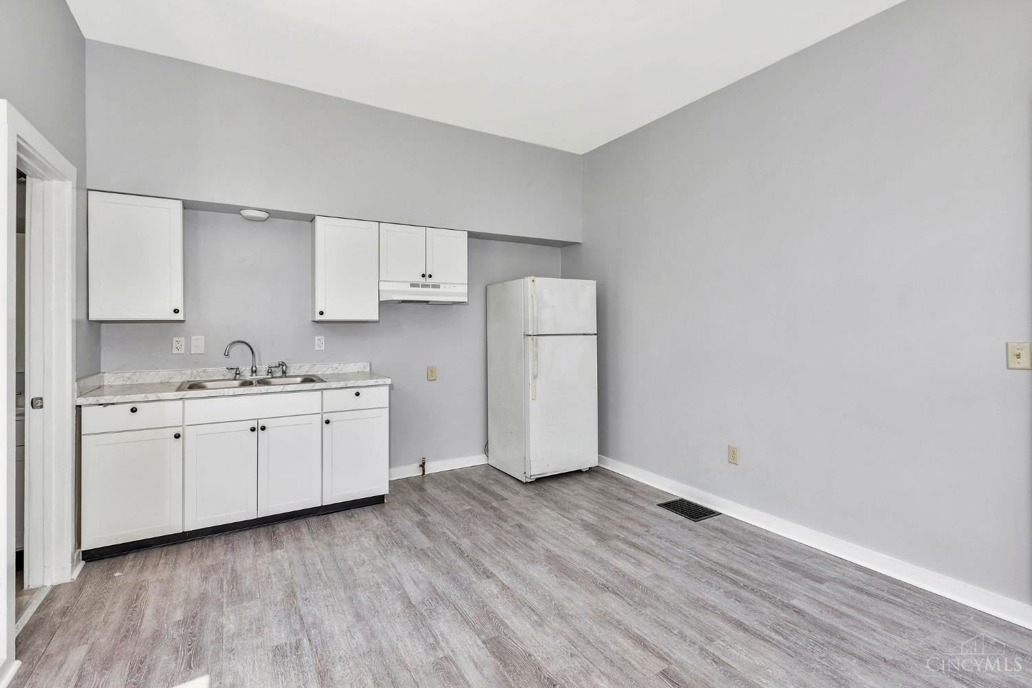 305 Walnut Street, Elmwood Place, OH, 45216 — photo 10