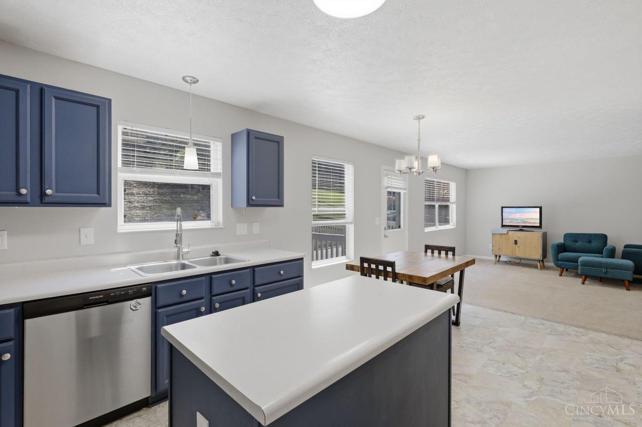 884 Venetian Terrace, Cincinnati, OH, 45224 — photo 10