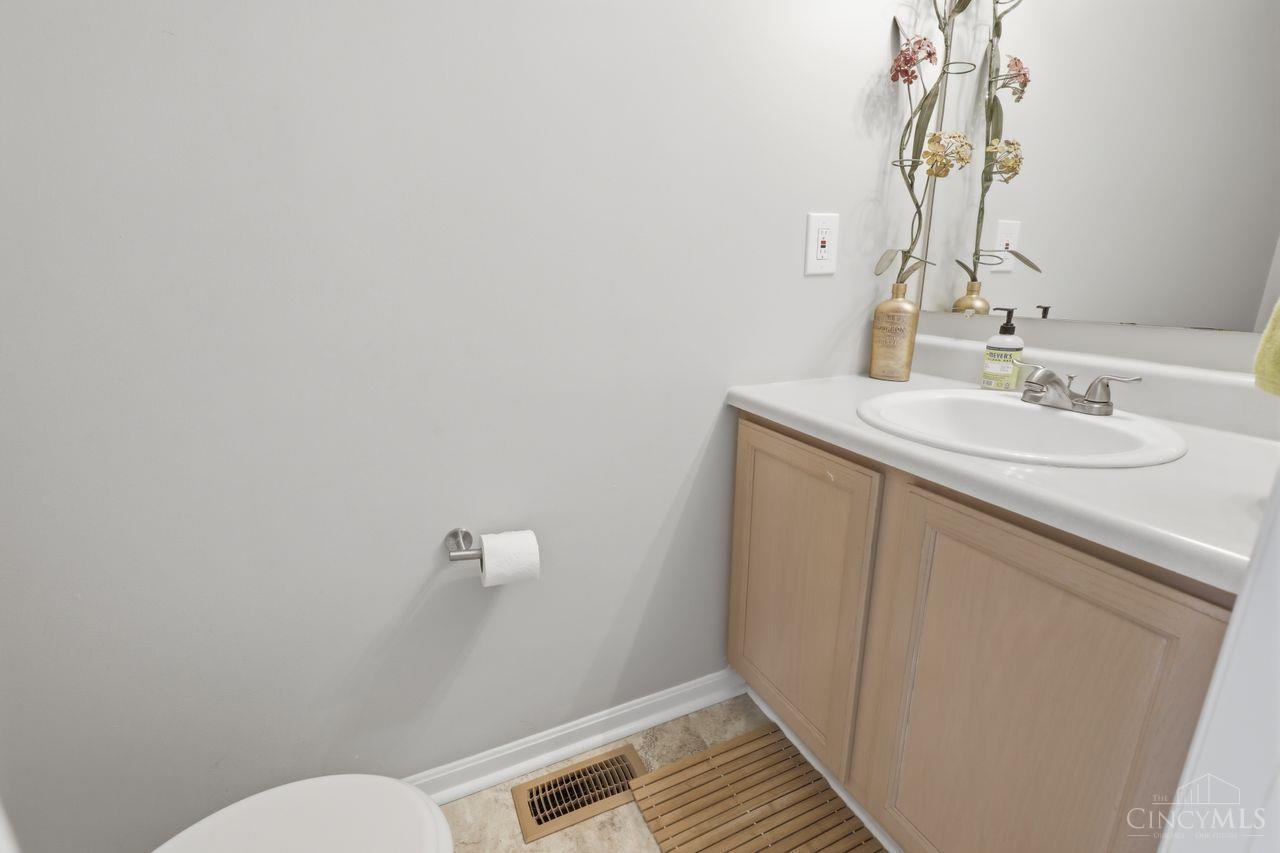 884 Venetian Terrace, Cincinnati, OH, 45224 — photo 14
