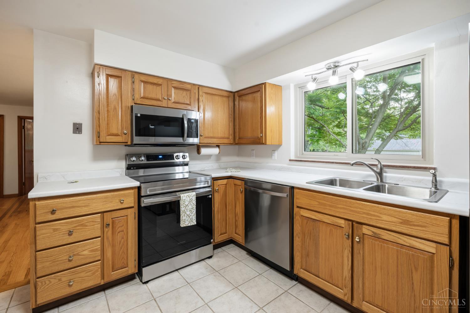 9032 Oak Drive, Loveland, OH, 45140 — photo 21