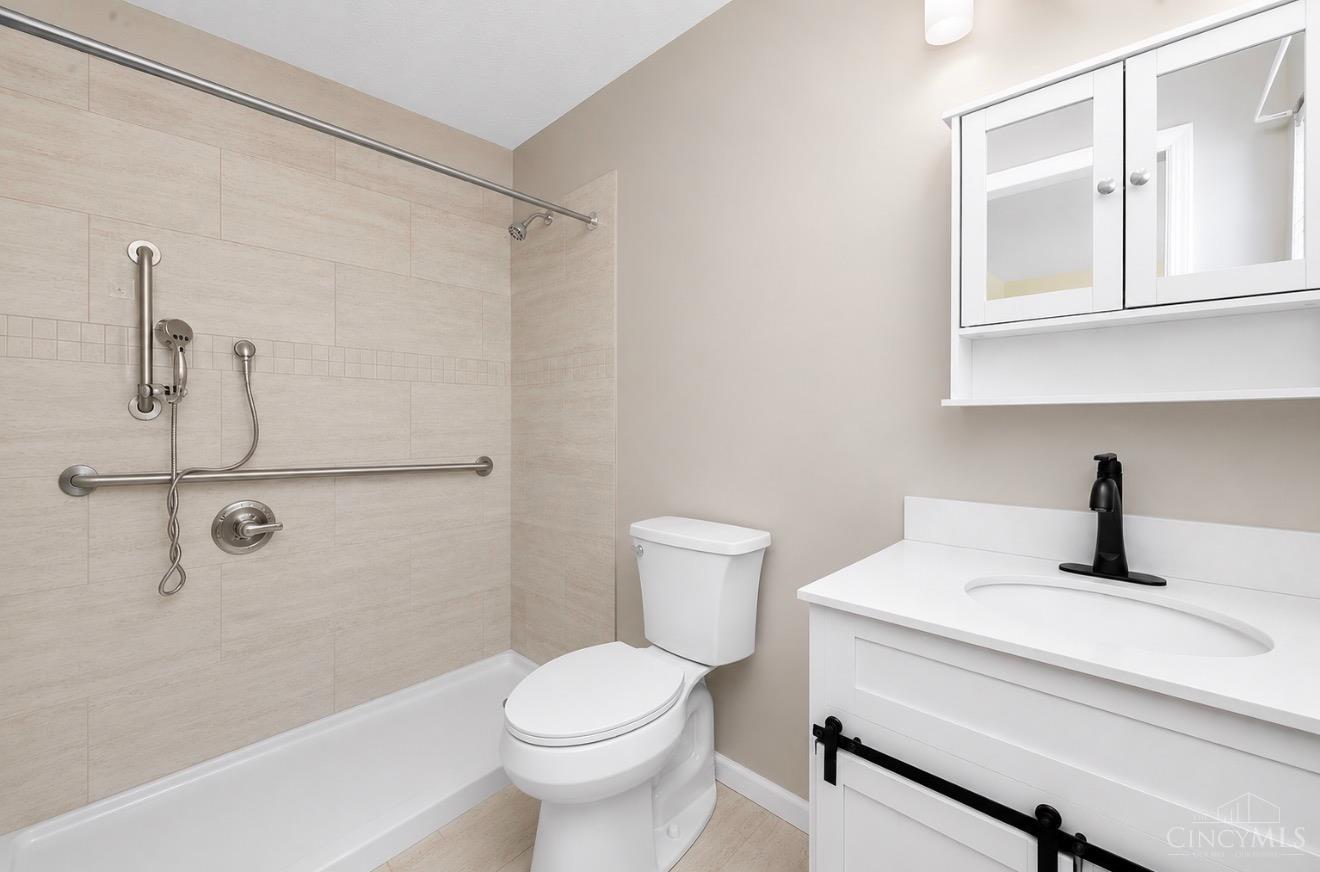 5927 Castlewood Crossing, Miami Twp, OH, 45150 — photo 10