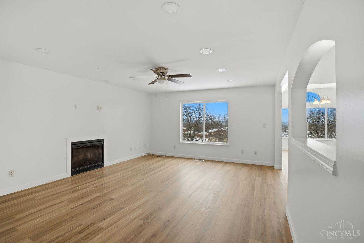 1102 Arbor Springs Drive, Hamilton, OH, 45013 — photo 2